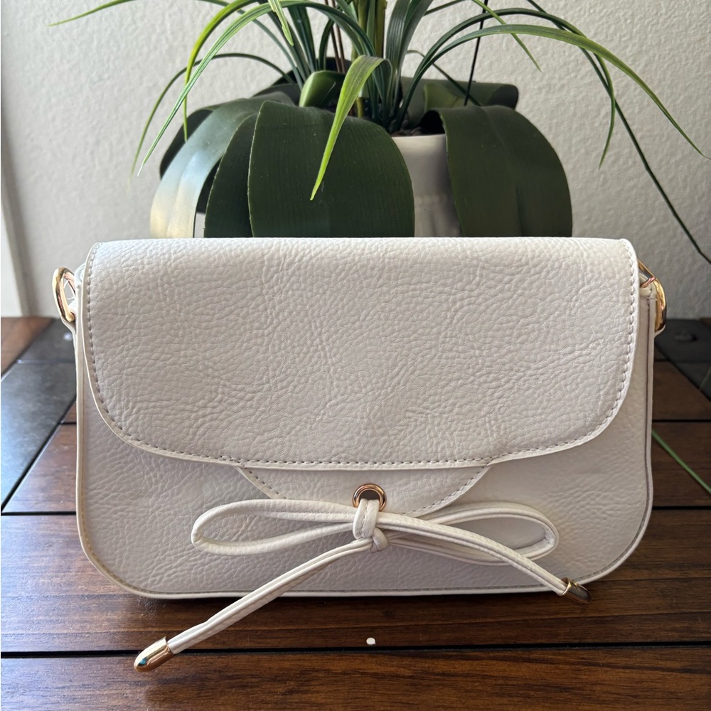 Elegant White Leather Women's Bag